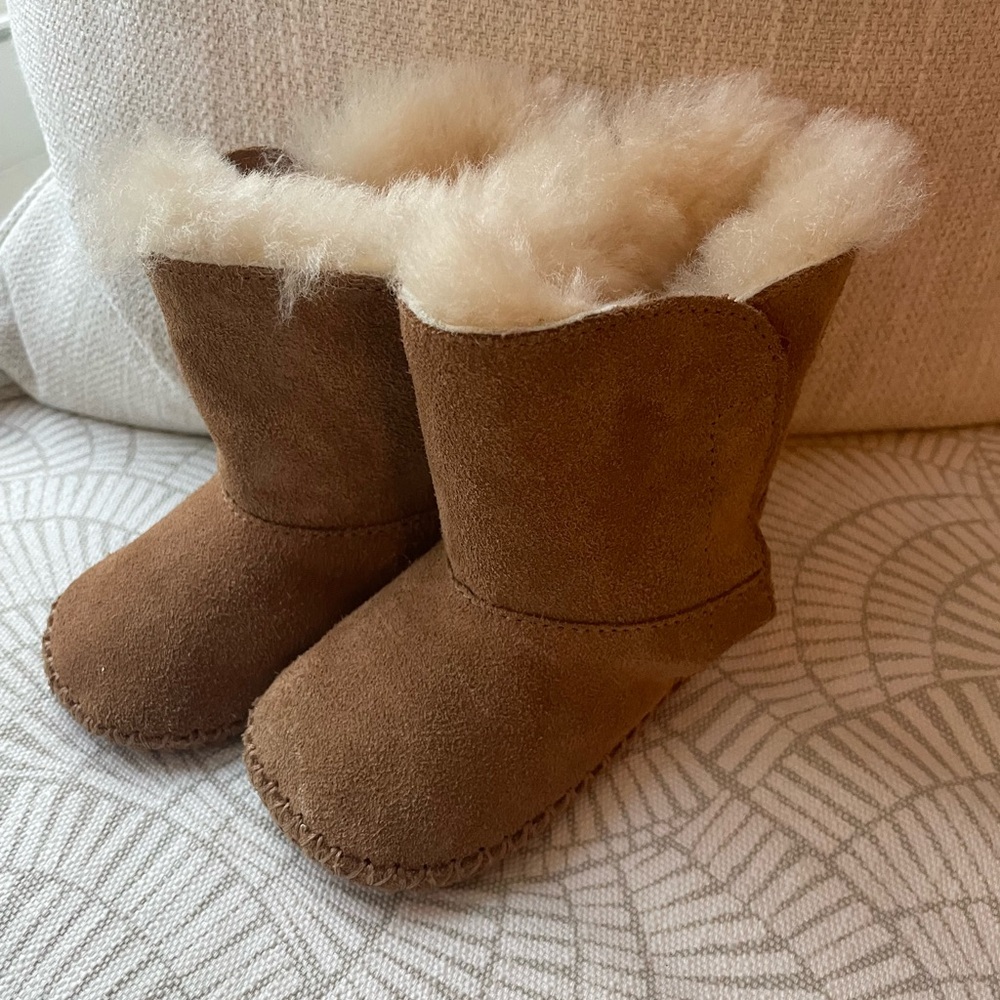 Baby Uggs Size 2/3 (6-12m)